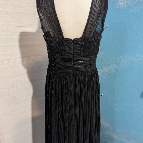 Halston Elegant Black Evening Dress - Picture 7 of 14